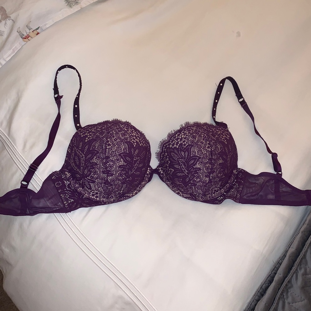 Victoria’s Secret 34D bra